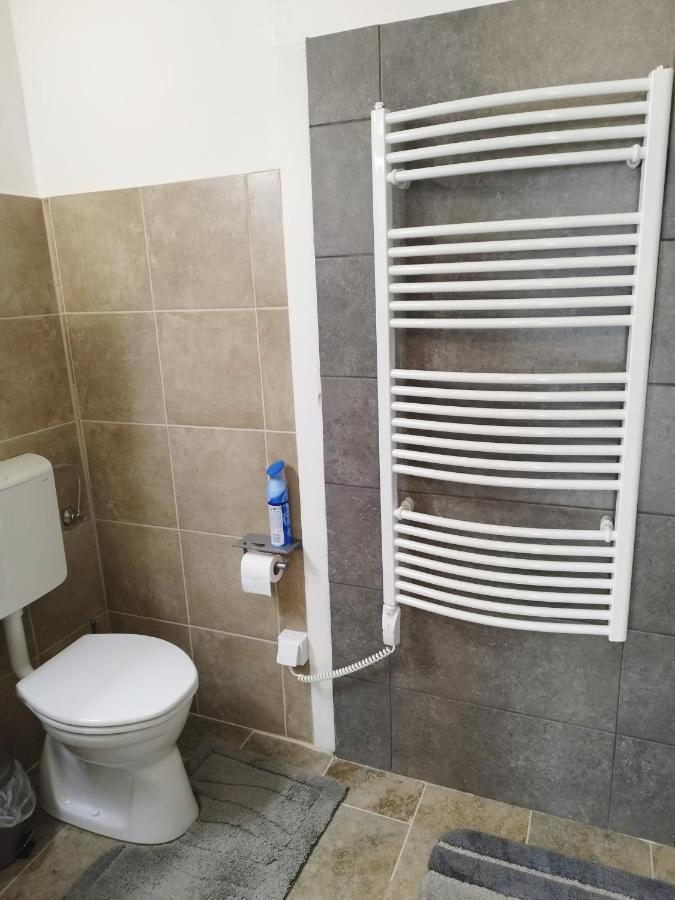 Holling Apartman Fertőboz المظهر الخارجي الصورة