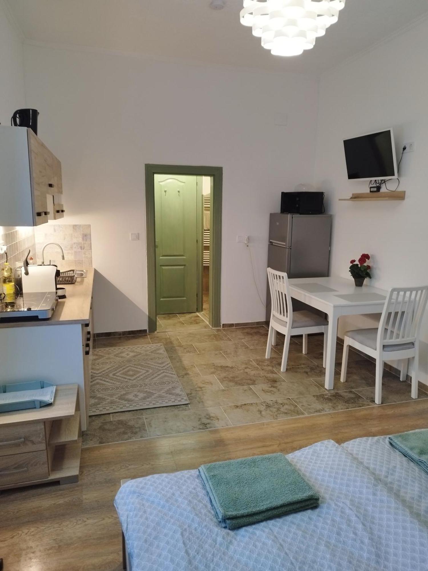 Holling Apartman Fertőboz المظهر الخارجي الصورة