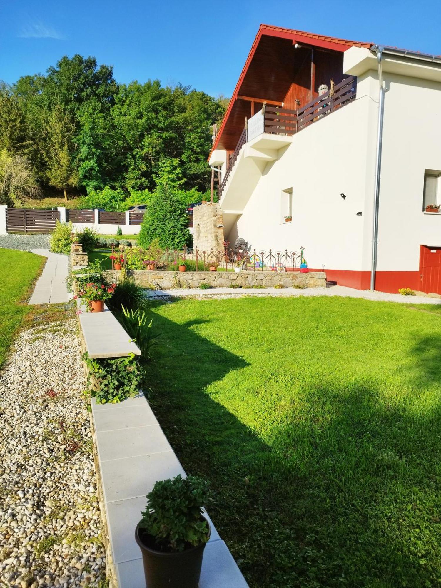 Holling Apartman Fertőboz المظهر الخارجي الصورة