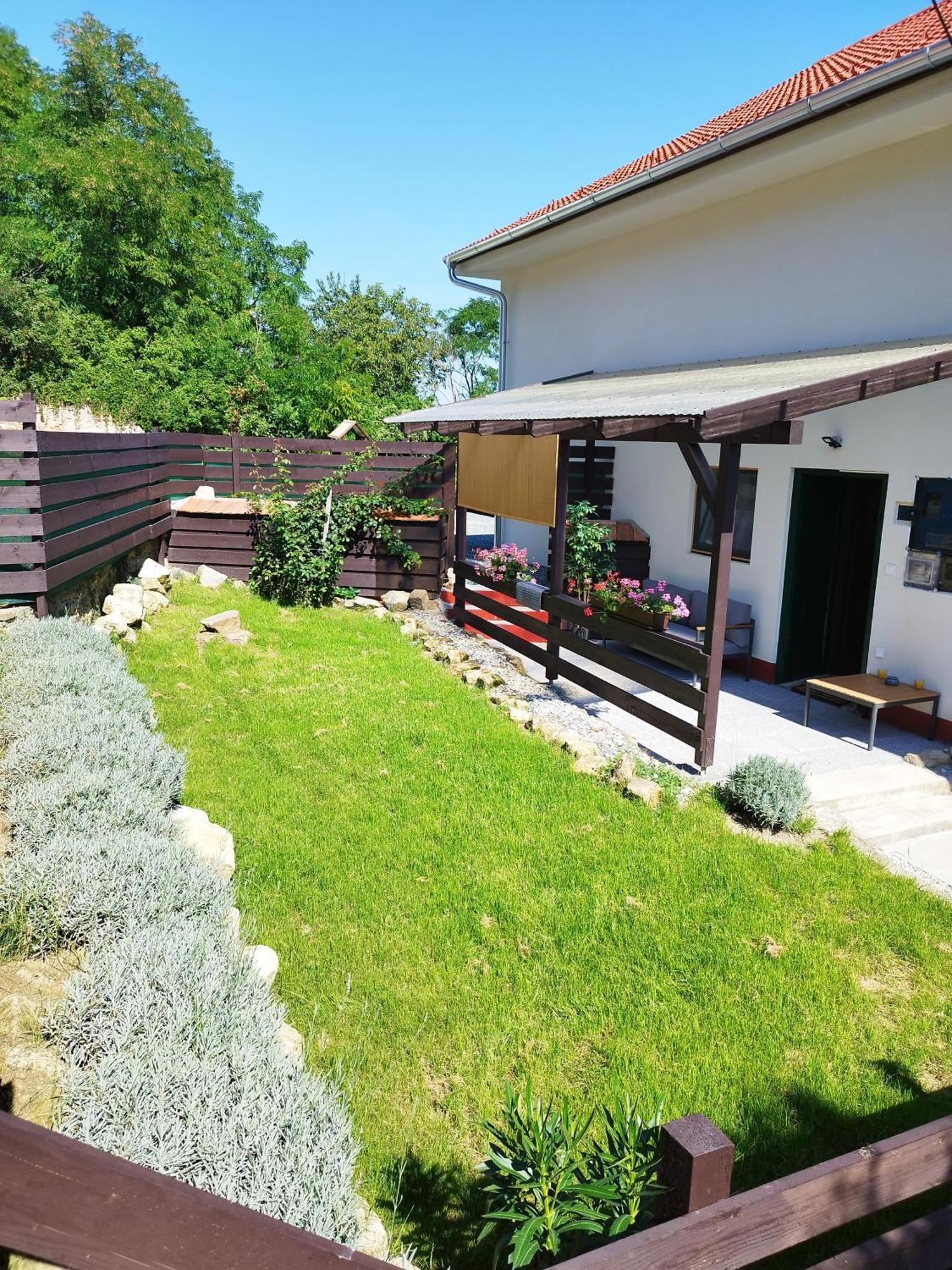 Holling Apartman Fertőboz المظهر الخارجي الصورة