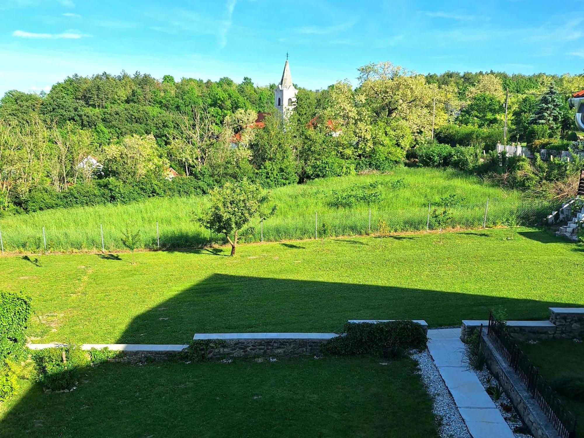 Holling Apartman Fertőboz المظهر الخارجي الصورة