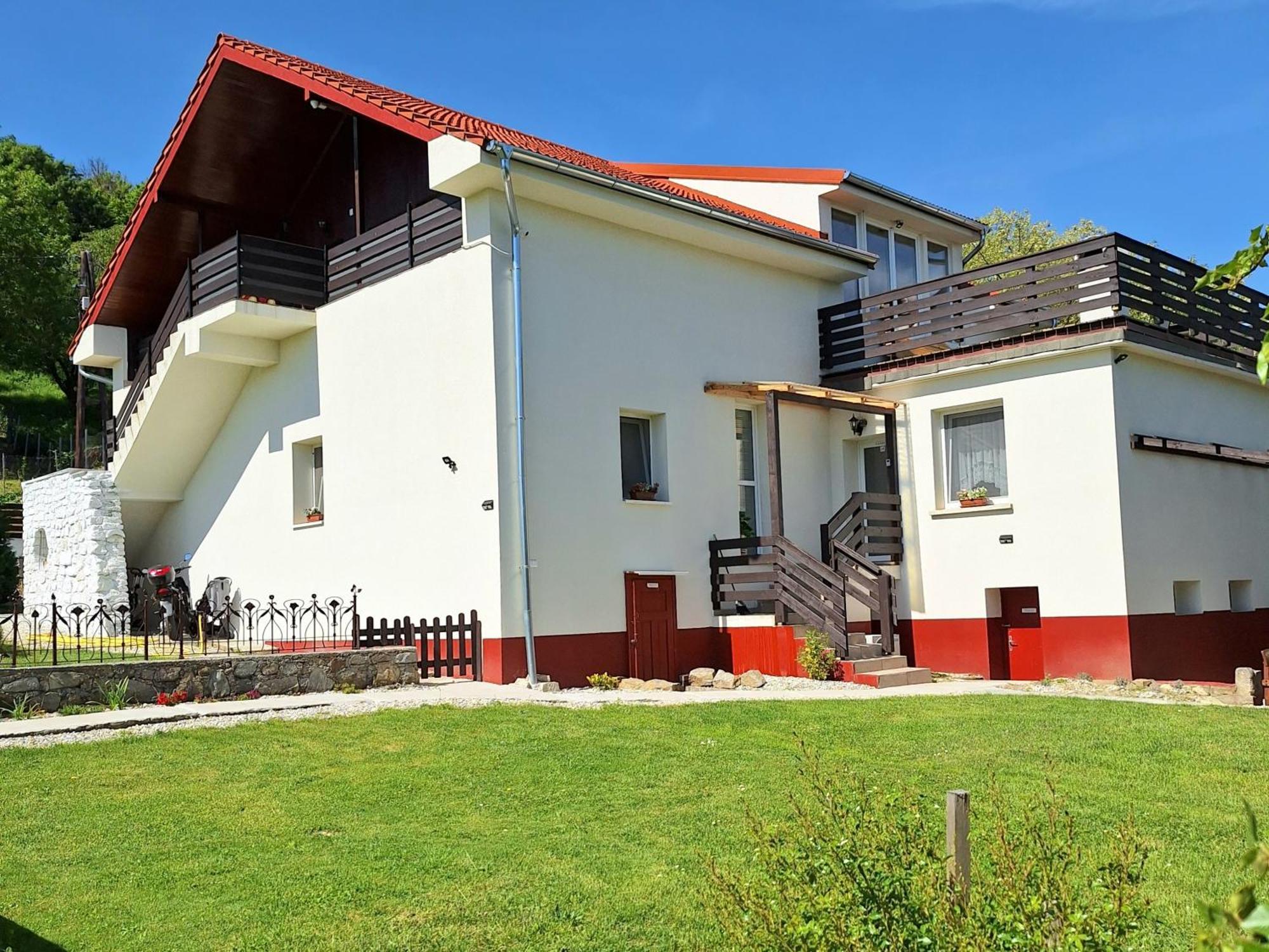 Holling Apartman Fertőboz المظهر الخارجي الصورة