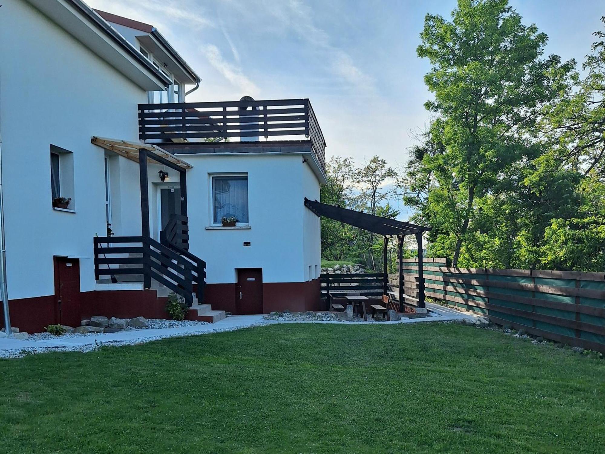 Holling Apartman Fertőboz المظهر الخارجي الصورة